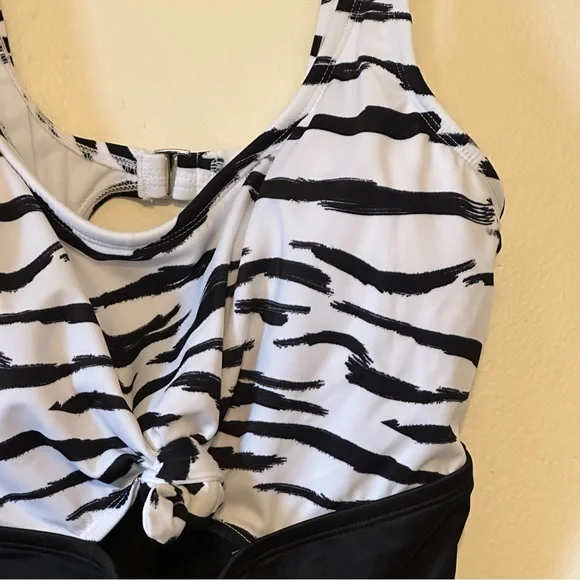 Beach Betty Zebra Print One Piece Swim Suit Sz Medium New NWT - Picture 7 of 9